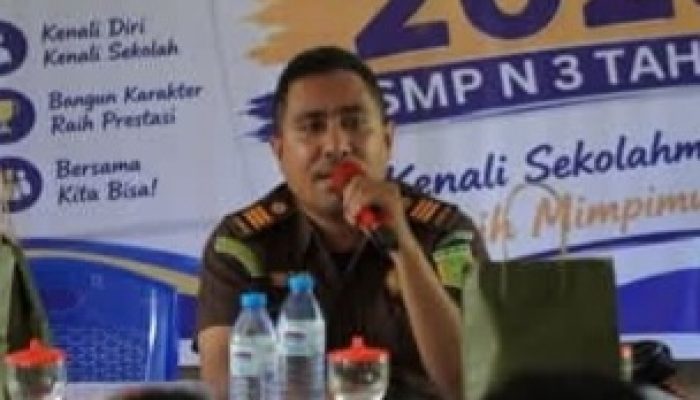 Jhon Padalani : Sopan Santun Dalam Bermedia Sosial