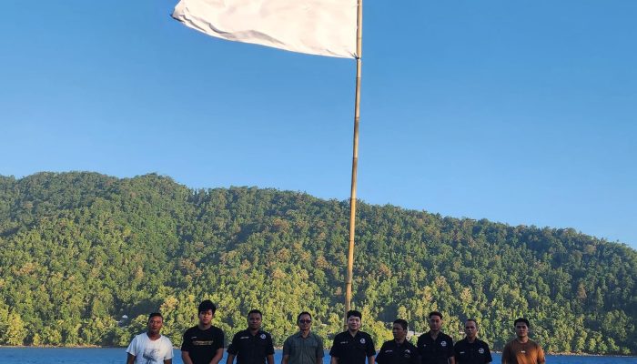 Pemasangan Bendera Merah Putih Oleh Tim Satgas BAIS Untuk Bangkitkan Rasa Nasionalisme Jelang Peringatan Hari Kemerdekaan