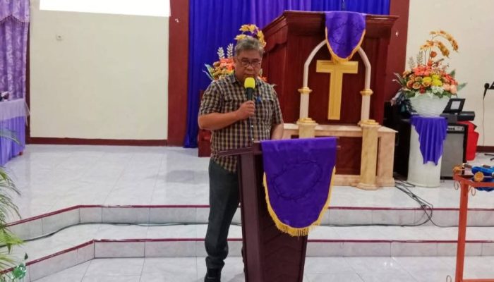 Frangky Natingkase Adalah Seorang Birokrat Dan Tokoh Pelayanan Keagamaan Di Kabupaten Kepulauan Sangihe