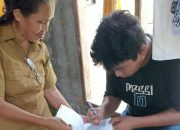 V.M Muatan, S.Pd, Guru Daerah Perbatasan Yang Rela Jalan Kaki Kunjungi Siswa Tak Bersekolah