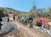 Satgas TMMD ke-130 Kodim 1301/Sangihe Kebut Pembangunan Jalan Rabat Beton, TNI-Polri dan Warga Kompak Bergotong Royong